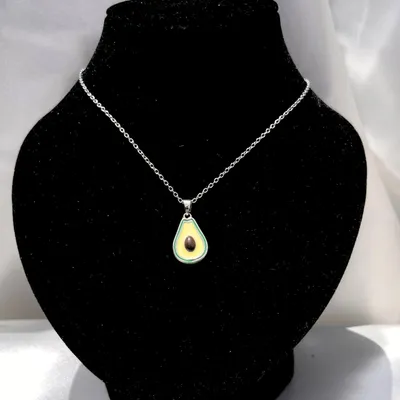 Collar Aguacatito de acero inoxidable 316L - no se oxida - Joyería Salomé Quito