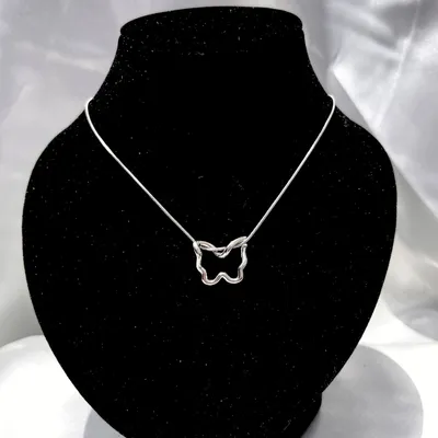 Collar Mariposa Minimalista de acero inoxidable 316L - joyería Quito Ecuador